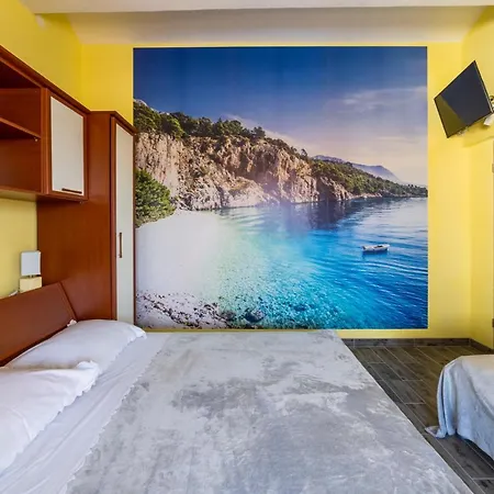 Ribarević * Makarska